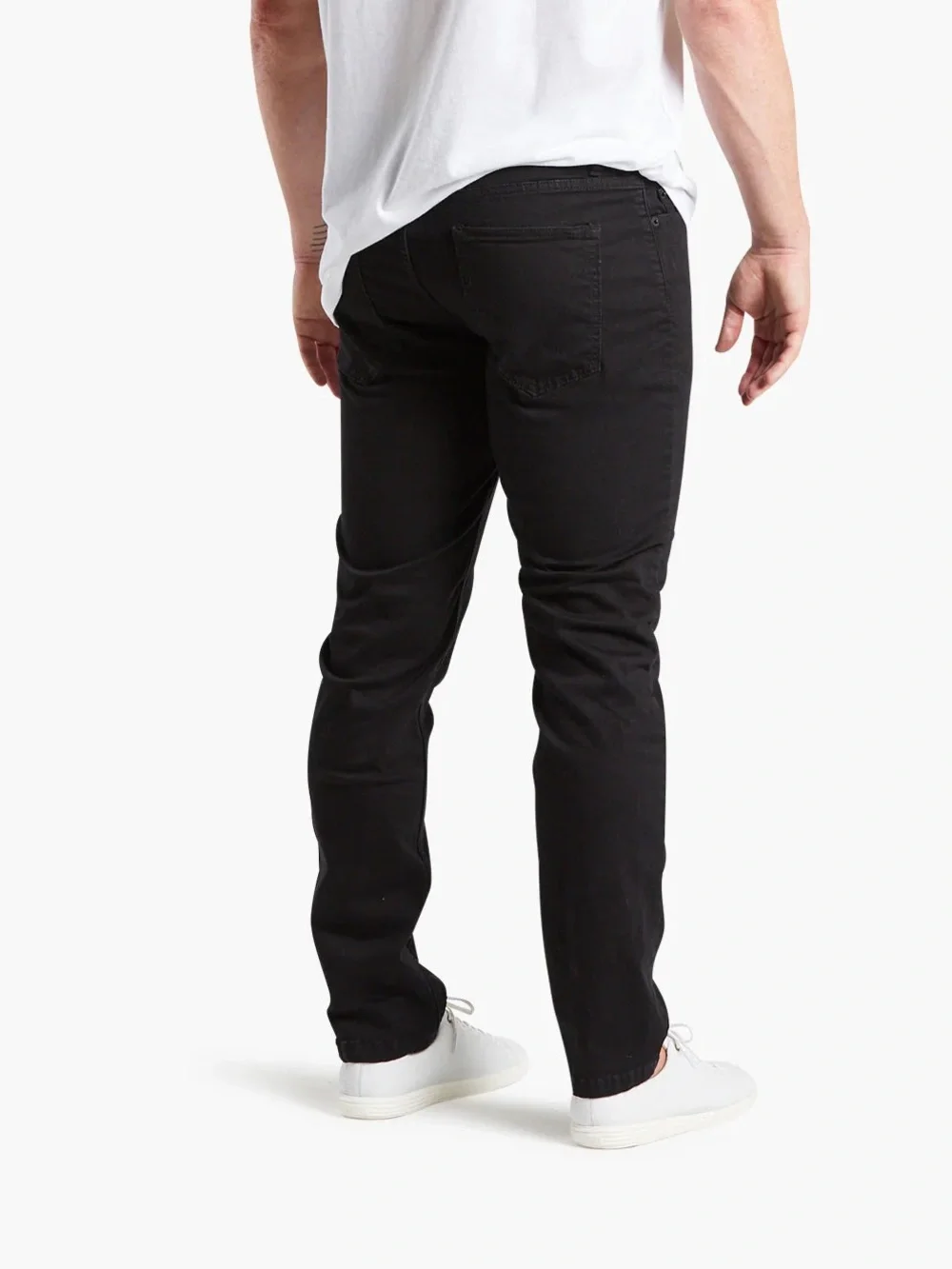 MUGSY Men’s size 34 x 29 Black Out Relaxed Fit Stretch Jeans